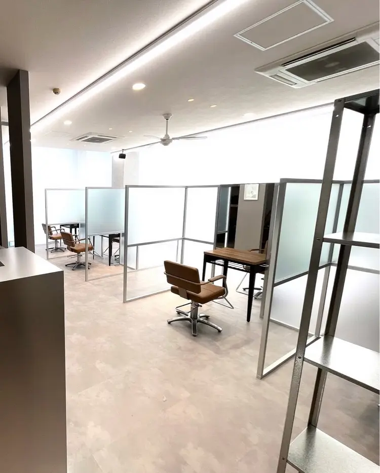 Men's salon Zina 天神の内観・外観2