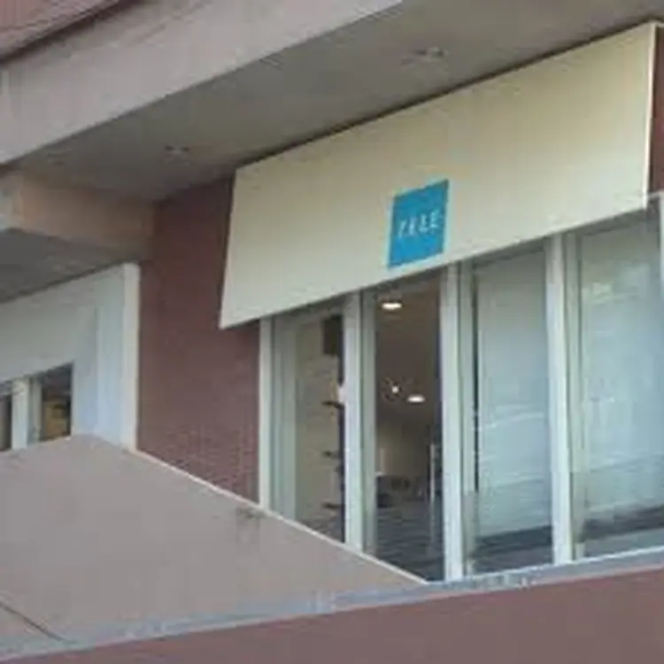 ZELE 　草加駅前の内観・外観1