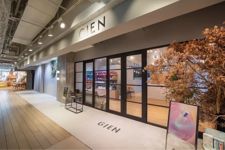 GIEN  smart salon by milbon NU 茶屋町+の内観・外観1
