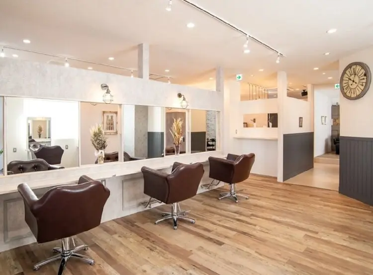 Agu hair topaz いわき植田店の内観・外観1