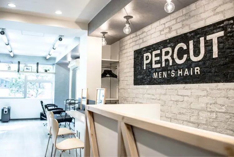 MEN’S HAIR PERCUT新宿店の内観・外観1