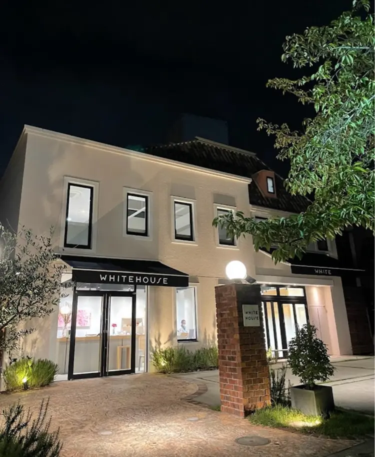 ホワイトハウス芦屋さくら並木店の内観・外観1