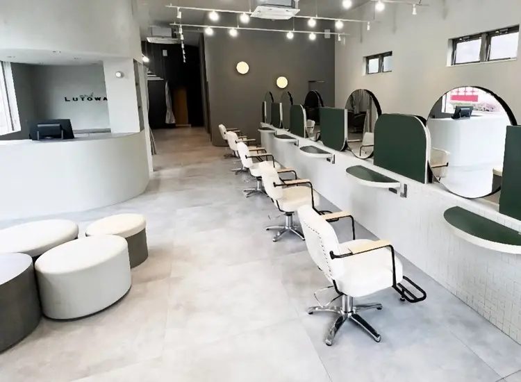 and Lutowaの内観・外観2