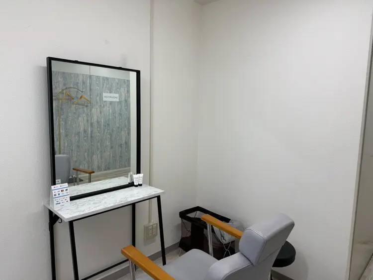 シールエクステ専門サロンSHOWROOMの内観・外観2