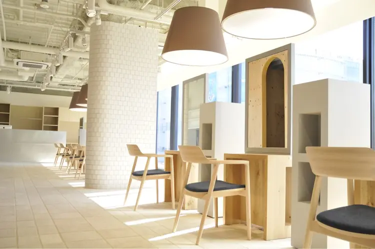 エムプラス ヨツバコ店の内観・外観1