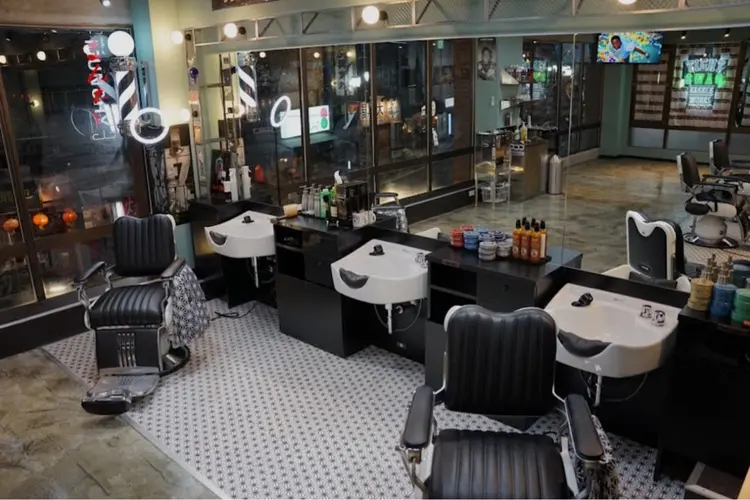 TIGHT SWAG BARBERWORKS三軒茶屋の内観・外観1