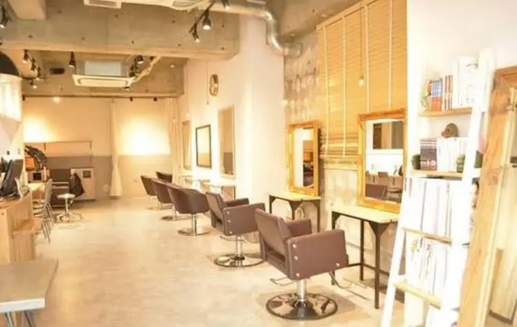 ロードヘアラウンジ池袋西口店の内観・外観2