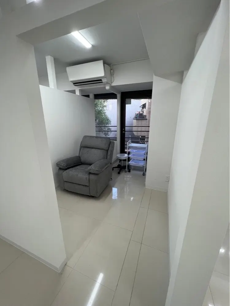 EYE405【アイヨンマルゴ】新宿店の内観・外観3