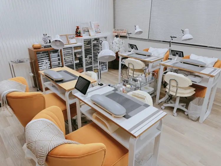 nail salon 9 Carat‘s 神田店の内観・外観2