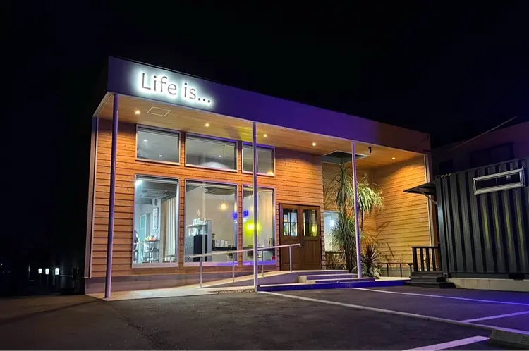 Life is... 本店の内観・外観1