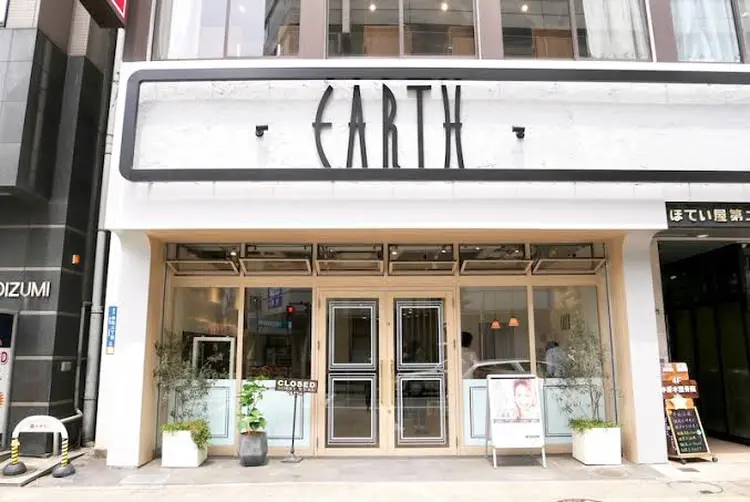 ヘア&メイクEarthの内観・外観1