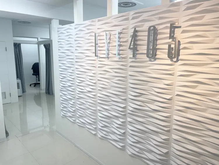 EYE405【アイヨンマルゴ】新宿店の内観・外観2