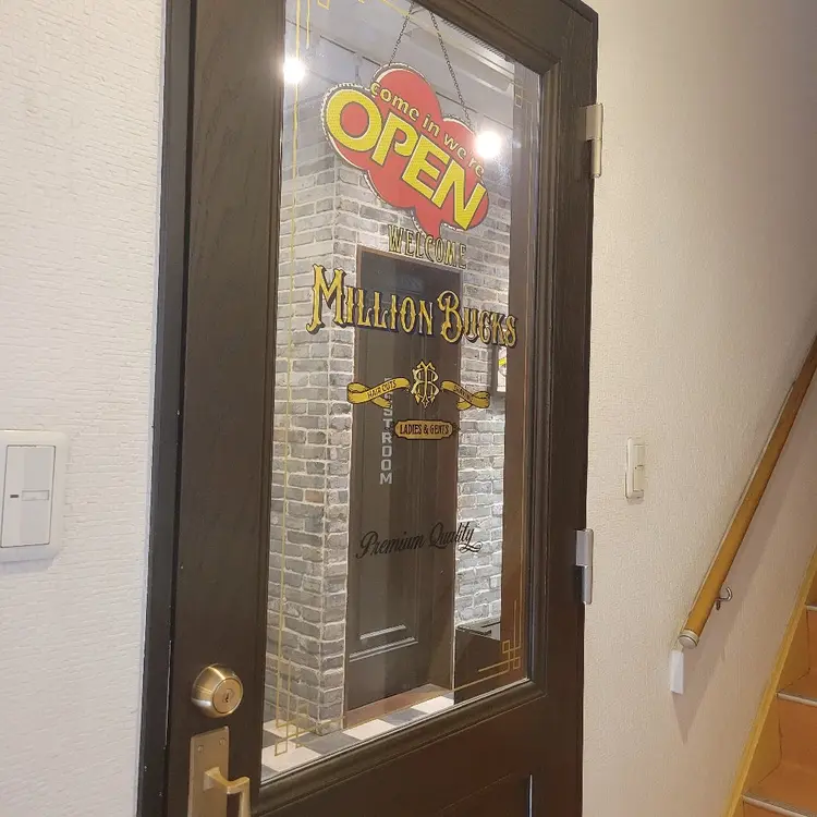 MillionBucksbarbershopの内観・外観2