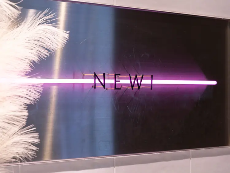 【ヘアケア特化型サロン】newi 梅田の内観・外観1