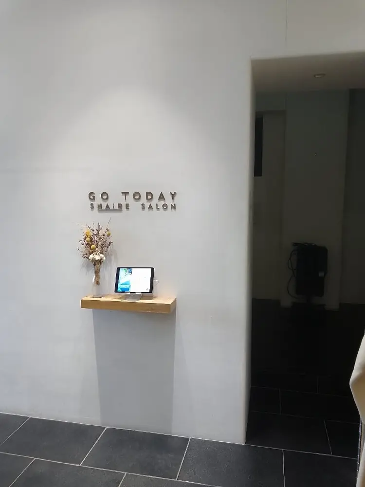 GO TODAY SHAiRE SALON 原宿STELLAの内観・外観1