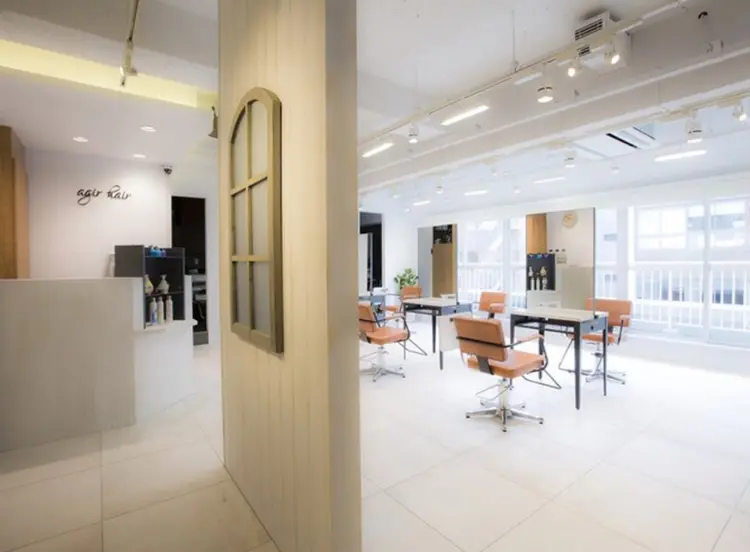 agir hair 池袋【アジールヘア】池袋駅東口店の内観・外観1