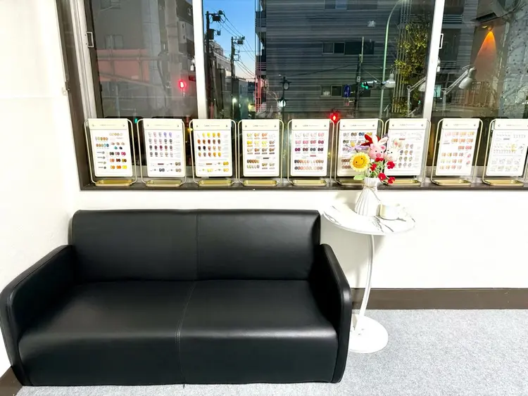 28ネイルサロンの内観・外観2