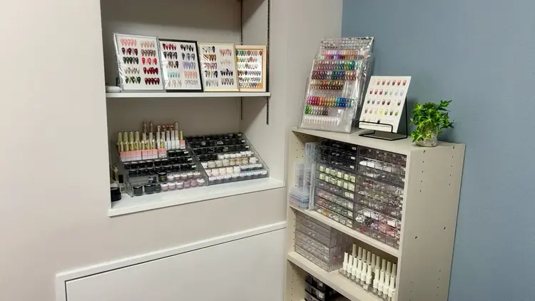 Iris  Nailの内観・外観2