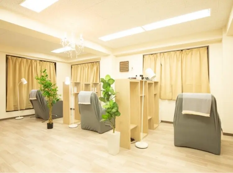 ArisLy 上大岡駅前店の内観・外観1