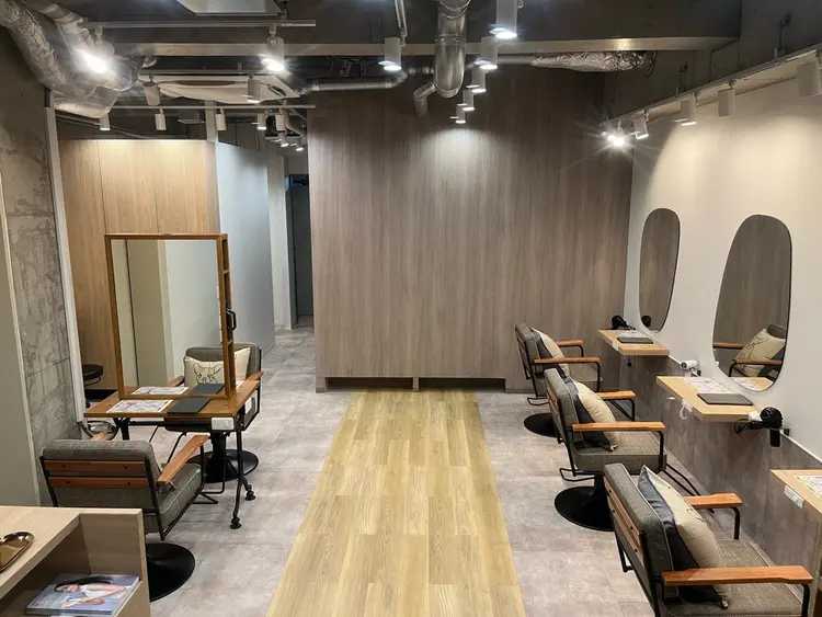hair salon mei 十条【メイ】の内観・外観1