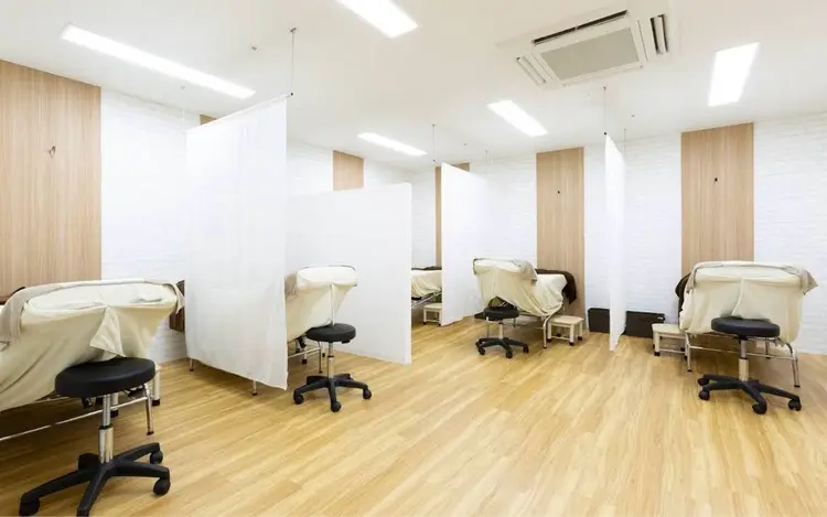 まつ毛エクステ・眉毛専門店 プラスアイ赤羽東口店の内観・外観2