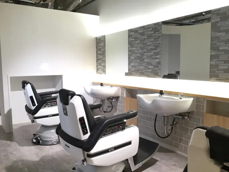FRISEUR smile&gentlemanの内観・外観1