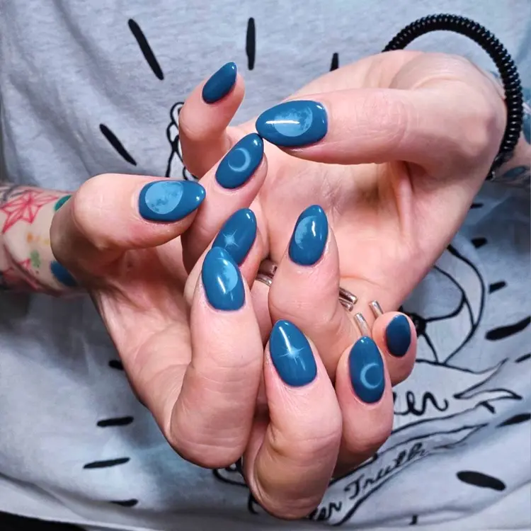 RAD NAILの内観・外観2