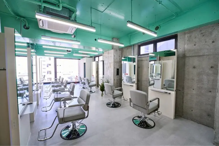 PELE栄店の内観・外観1