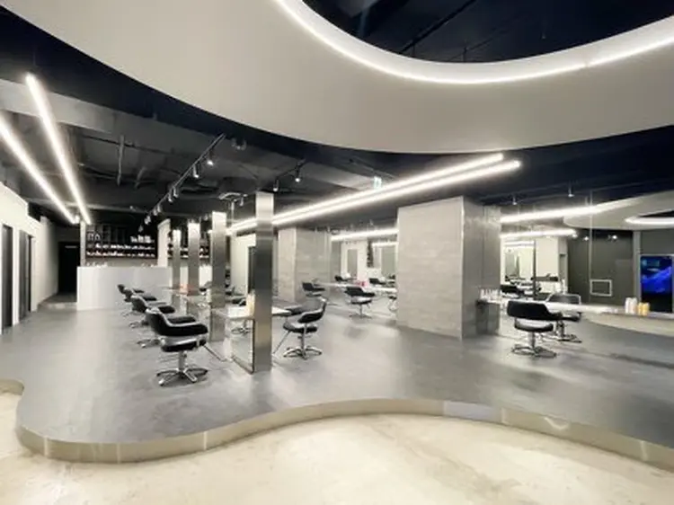 SKNOWの内観・外観1