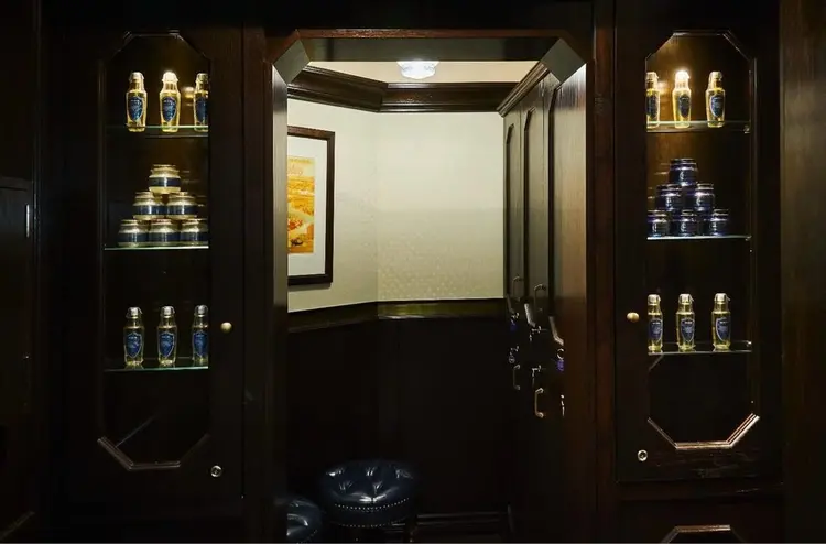 LAVIE NEW STANDARD BARBER 横浜店の内観・外観1
