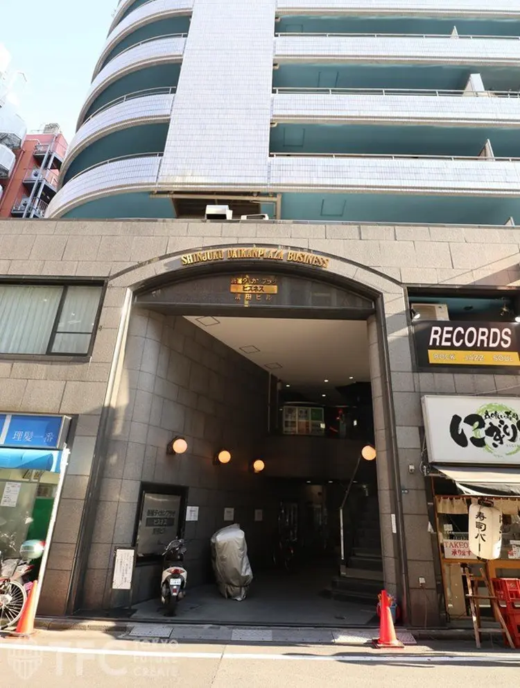 &a新宿西口店の内観・外観1