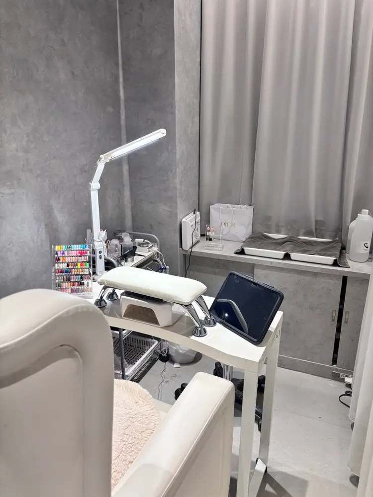 パラジェル専門店　LUXBE NAIL 梅田茶屋町店の内観・外観2