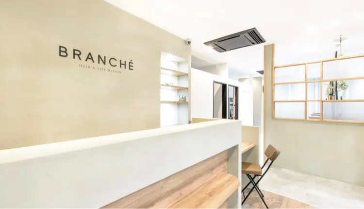 ブランシェ勝川駅前店の内観・外観1