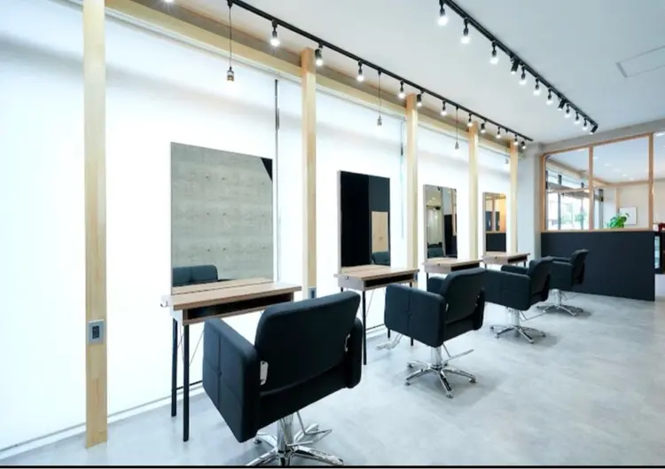 Agu hair reign 大和八木店【アグ ヘアー レイン】の内観・外観2