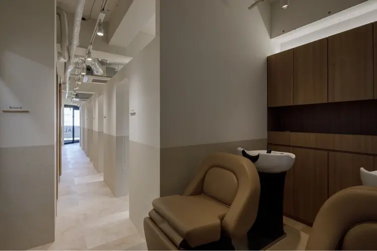 SALOWIN名古屋本山店の内観・外観2