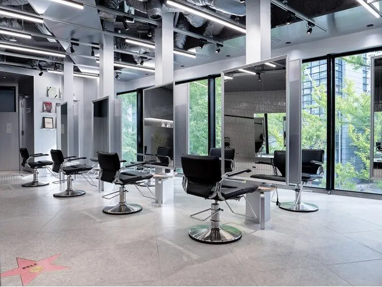 PELE 梅田の内観・外観1