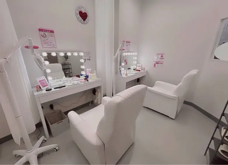 エクシアホワイトニング西条店の内観・外観1