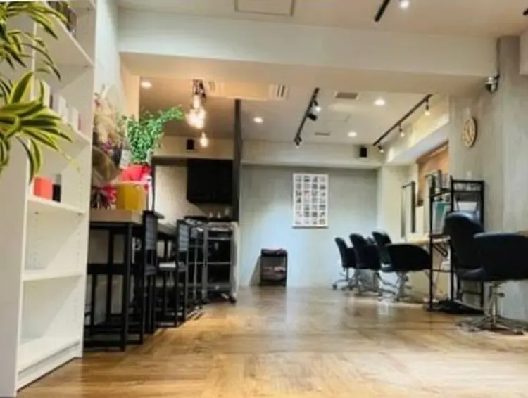 esthairbyfriends新宿店の内観・外観2