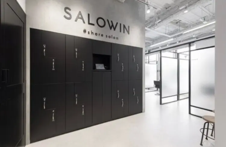 SALOWIN浦和店の内観・外観2