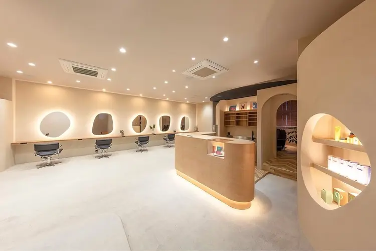HIBIO 横浜西口店の内観・外観1