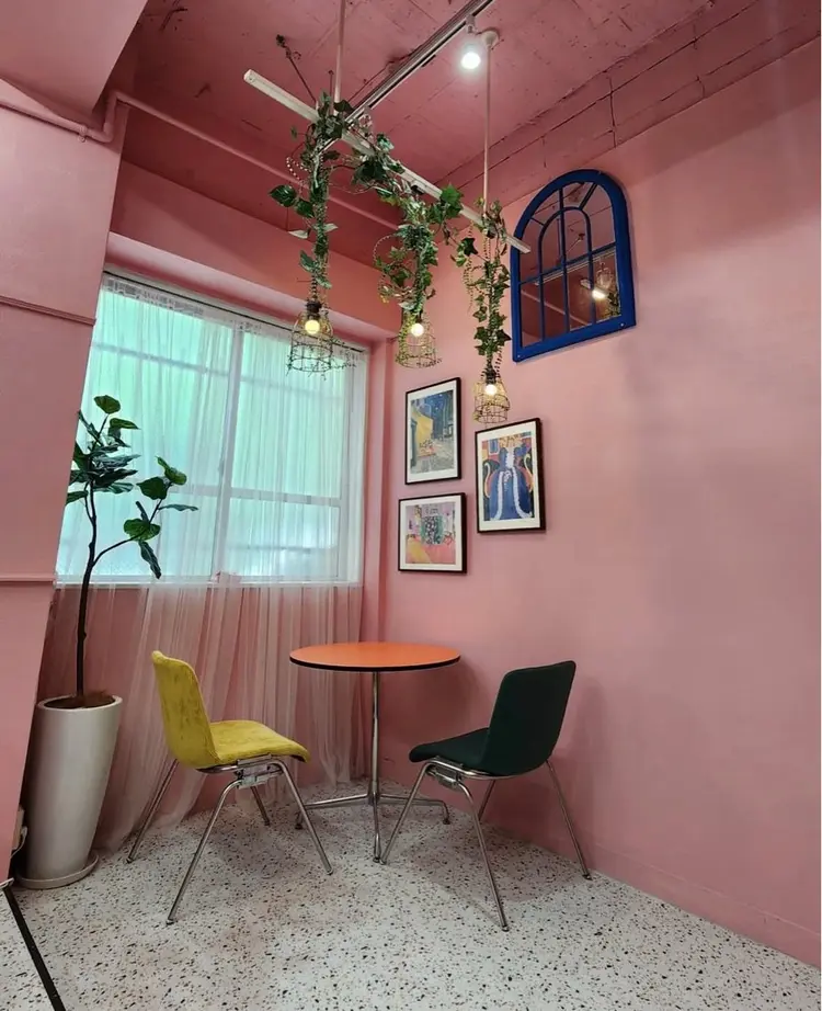 ニコネイルサロンワークスクールの内観・外観3