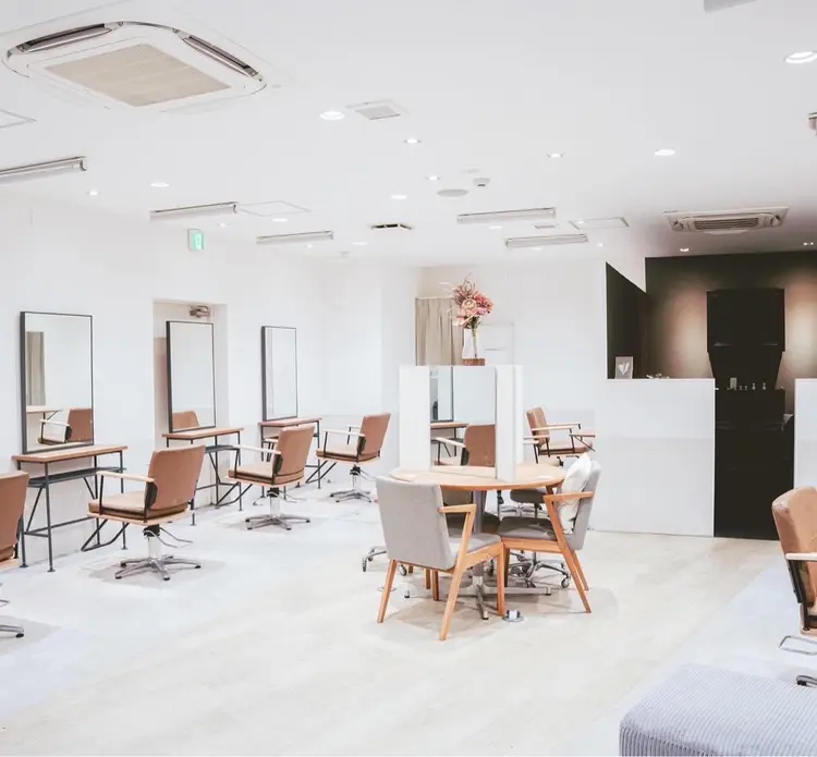 TLUUS梅田店の内観・外観2