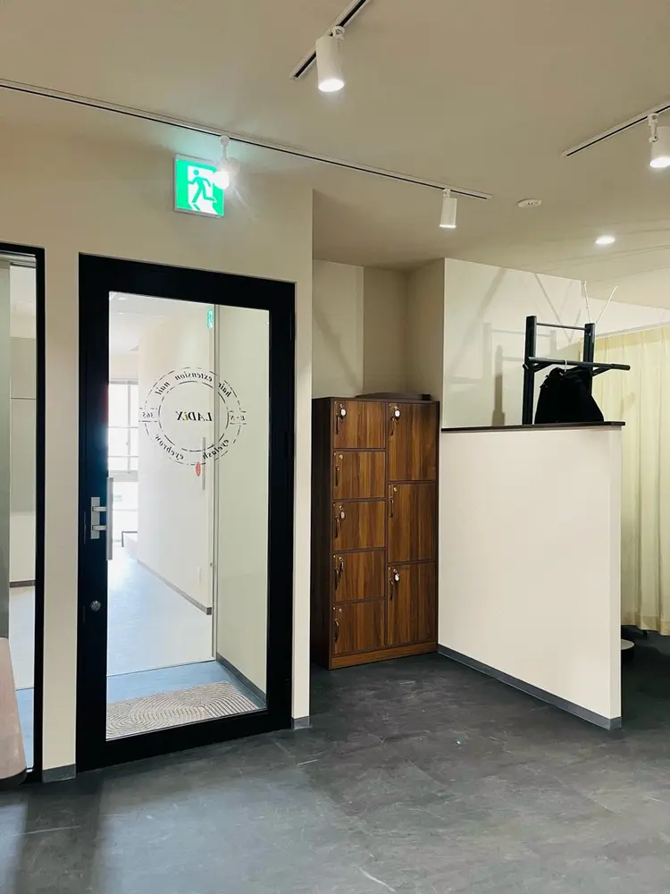 LADiX 明石店の内観・外観1