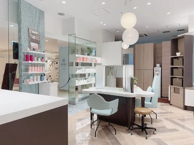 ナリスビューティサロン博多マルイ店の内観・外観1