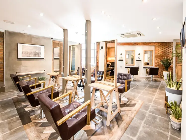 オーブヘアカメリア枚方店の内観・外観1