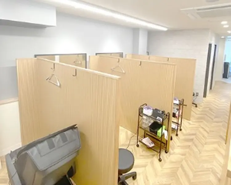 ecarg HOMME 新宿店の内観・外観2