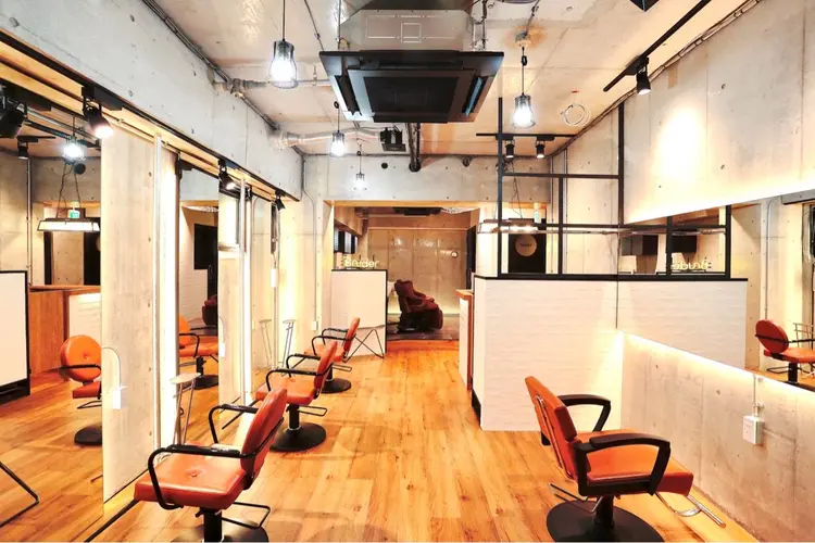 Bruderの内観・外観1