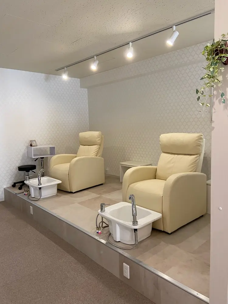 Only  Nailの内観・外観1