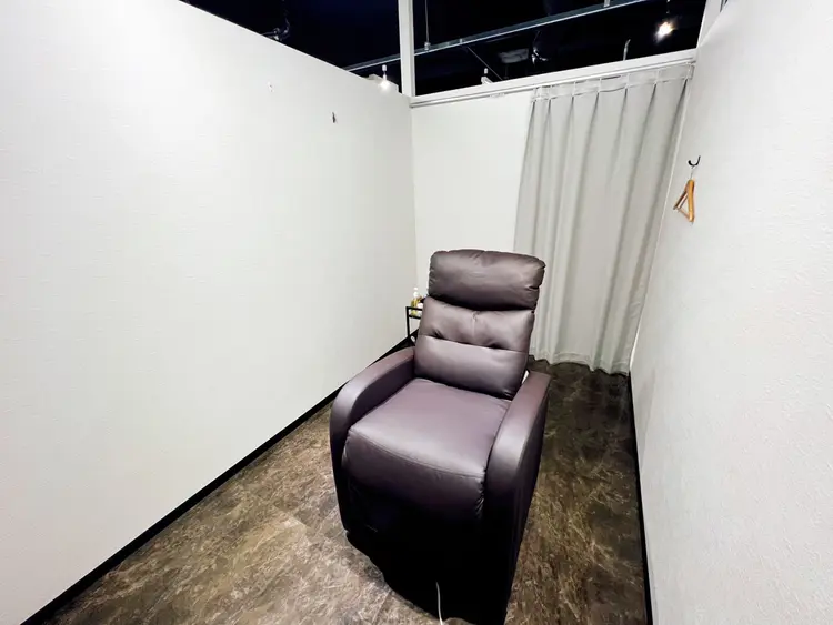 眉毛の王様 梅田店の内観・外観3