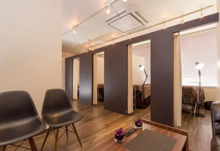 MANHATTAN武生店の内観・外観1